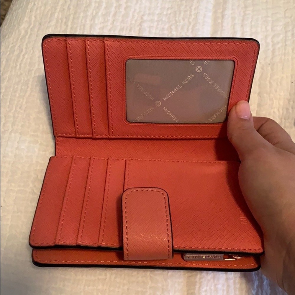 Michael Kors wallet with coin zipper pouch - Picture 2 of 2